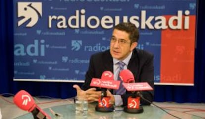 El 'lehendakari', Patxi López, durante su entrevista en Radio Euskadi.