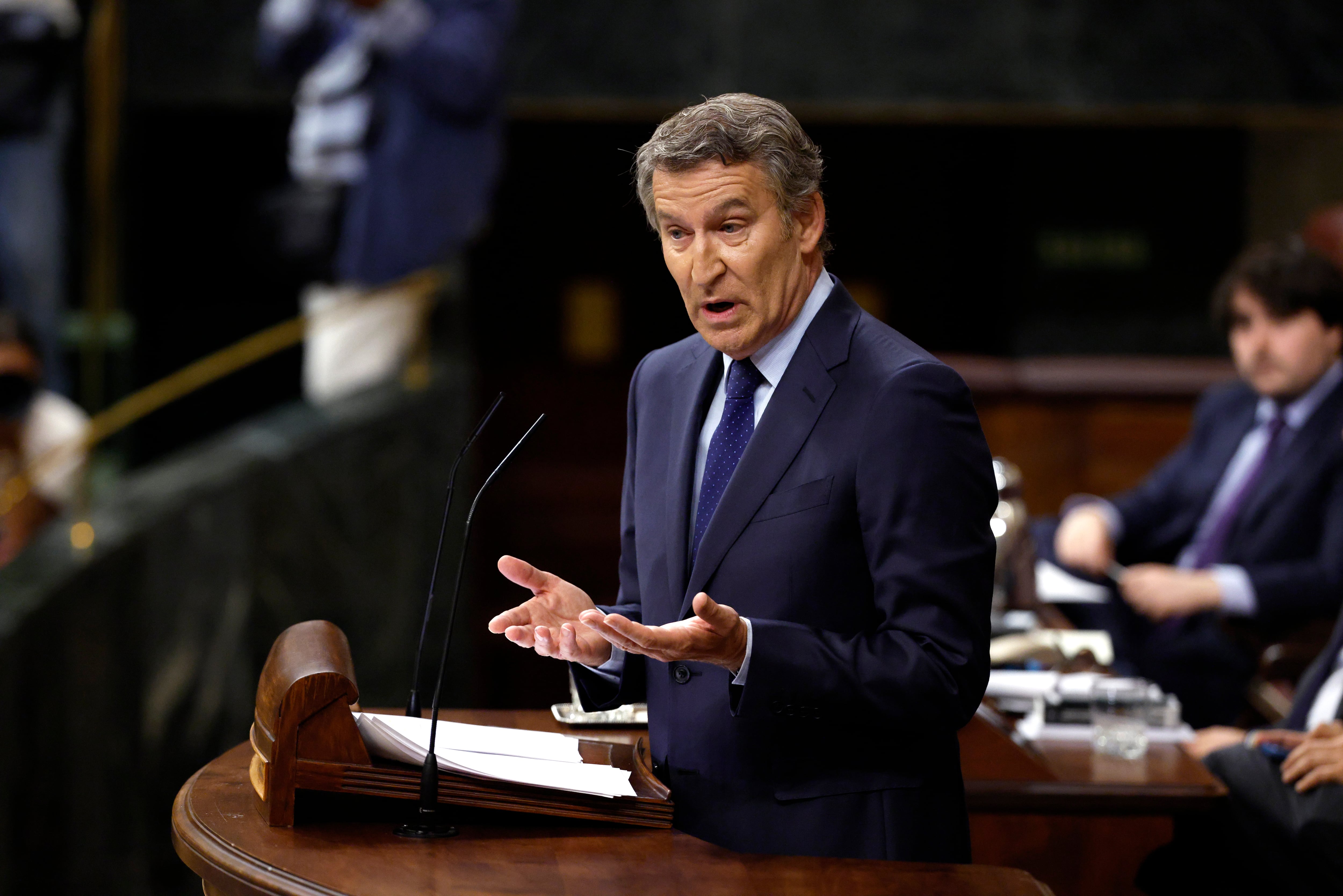 Última hora de la actualidad política, en directo | El PP y Vox atacan a Sánchez: Feijóo le recuerda que su “familia está imputada” y Abascal, que el único plan posible “es su dimisión”
