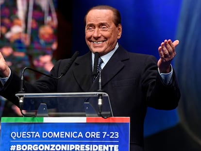 O ex-primeiro-ministro Silvio Berlusconi discursa num comício em janeiro passado, na região da Emilia Romana.