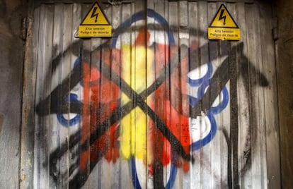 Pintada actual en una puerta de suministro el&eacute;ctrico en Palma