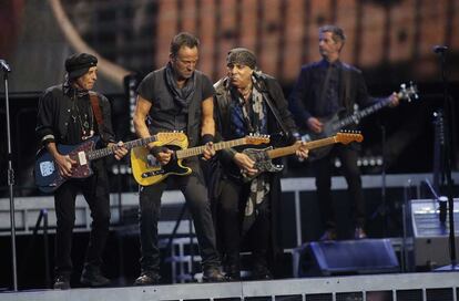 Bruce Springsteen en plena actuación en Anoeta.