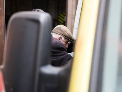 José Antonio Vázquez in an ambulance on Friday in Vigo.