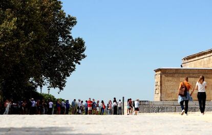 En el siglo VI, tras la conversión de Nubia al cristianismo, el templo fue cerrado y abandonado. En el siglo XX el monumento fue donado a España por el gobierno egipcio para evitar que quedara inundado tras la construcción de la gran presa de Asuán. El entonces gobierno egipcio lo regaló a la ciudad de Madrid y fue transportado y reconstruido piedra a piedra. Se abrió al público en su actual ubicación en 1972.