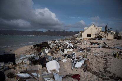 En la imagen, vista general de los destrozos y daños causados por el huracán Irma, cerca de Baie Nettle (San Martín).