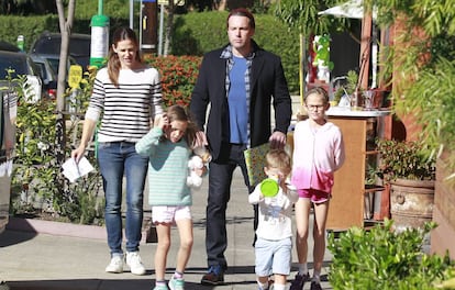 Ben Affleck y Jennifer Garner, con sus hijos.