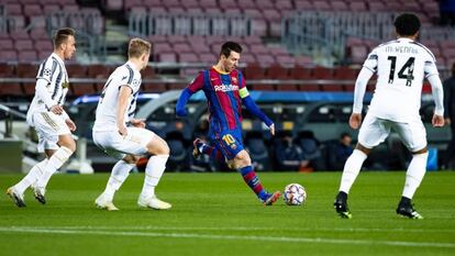 Messi en una jugada de la derrota del Barça amb la Juventus (0-3) .