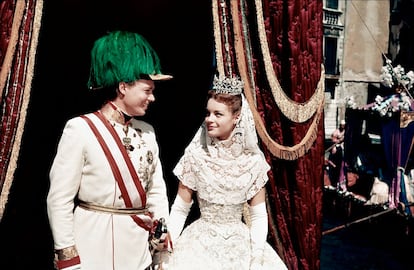 Karlheinz Boehm y Romy Schneider en el set de ‘Sissi y su destino’.