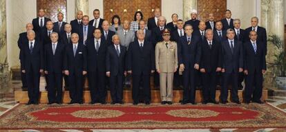 Los miembros del nuevo Gobierno interino egipcio.