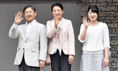 La princesa Aiko, con sus padres, el emperador Naruhito y la emperatriz Masako, en Japón, en 2018.