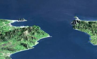 Imagen 3D del Estrecho de Gibraltar vista desde el Atlántico con España a la izquierda y Marruecos a la derecha.
