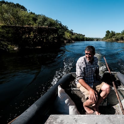 Francisco Pinto, uno de los pocos pescadores que quedan en la localidad de Ortiga, en el concejo portugués de Mação.