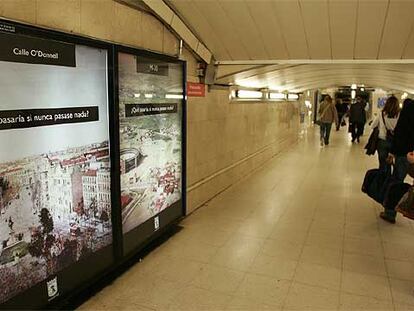 Carteles de la campaña municipal en la estación de metro de Avenida de América.