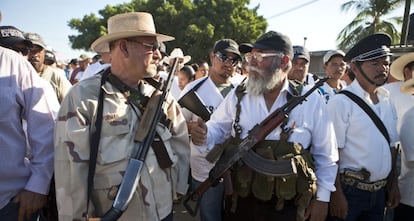 Los líderes de las autodefensas en el aniversario del lunes.