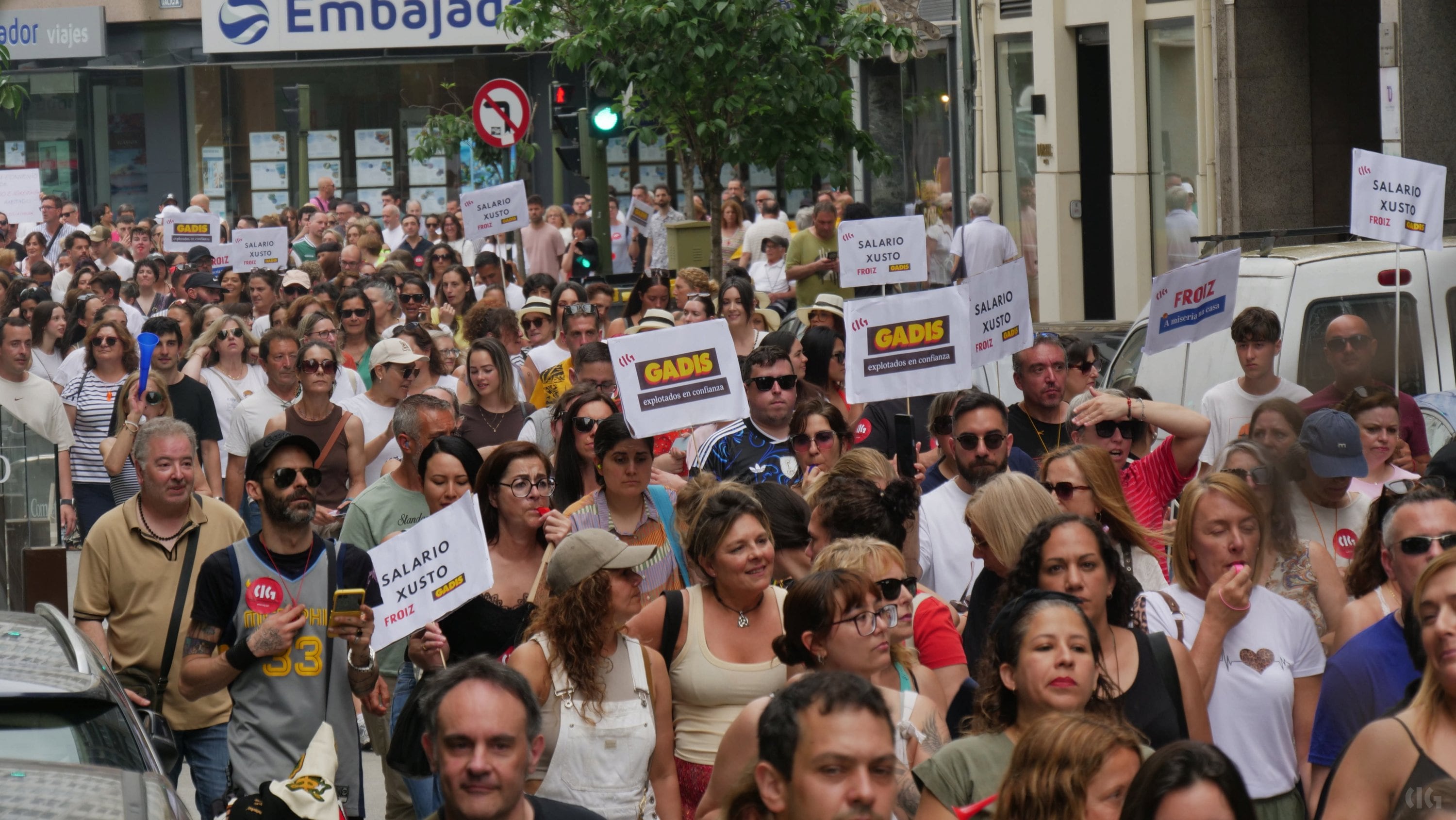 The Galician supermarket chain Gadis demands 1.2 million from four unions for a strike The Galician supermarket chain Gadis demands 1.2 million from four unions for a strike