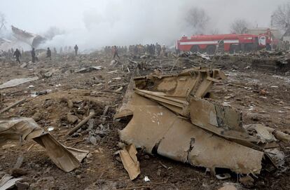 El Boeing 747-400 de la companyia turca Avia Cargo Turkish (ACT), cobria un vol per a Turkish Airlines quan s'ha precipitat sobre una zona residencial de la localitat de Datxa-Suu, a menys de dos quilòmetres de la pista d'aterratge de l'aeroport Manas de Bixkek.