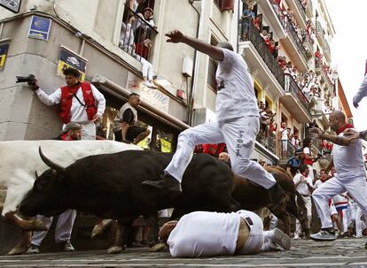 Conforme ha ido avanzando la carrera, la manada se ha ido estirando y ha permitido que los mozos pudieran buscar hueco para realizar su carrera.