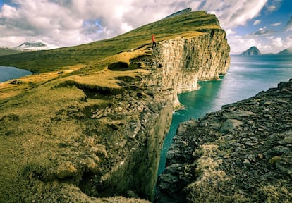 Los acantilados de Vágar, en las islas Feroe (Dinamarca). 