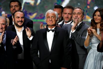 El actor Jean-Paul Belmondo recibió un premio César Honorario en la 42ª ceremonia de los Premios César en París, el 24 de febrero de 2017.