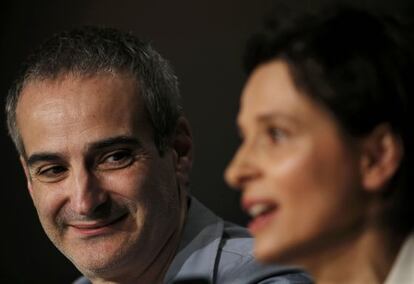 Olivier Assayas y Juliette Binoche en Cannes.