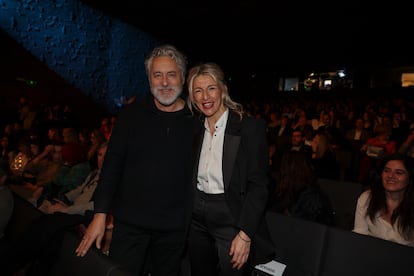 Yolanda Díaz y el escritor Manuel Rivas antes del evento.