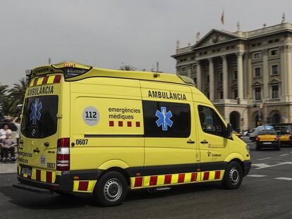 Una ambulancia en el centro de Barcelona.