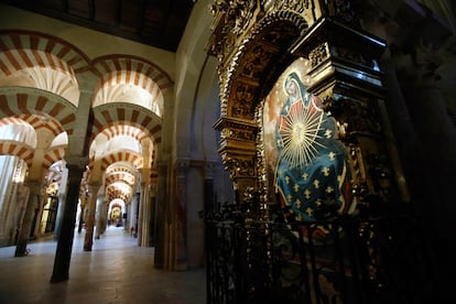 Una pintura de la Virgen María en la Mezquita-catedral de Córdoba.