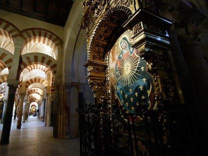 Una pintura de la Virgen María en la Mezquita-catedral de Córdoba.