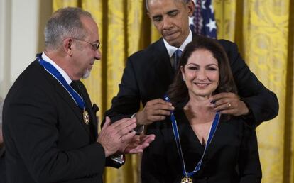 Obama entrega la Medalla de la Libertad a Emilio y Gloria Estefan 