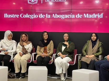 Un grupo de fiscales afganas solicitantes de asilo en España, durante un encuentro con la prensa este miércoles en Madrid.