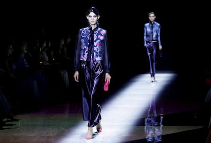 El desfile de la colección de alta costura de la línea Privé de Giorgio Armani, el 5 de julio en París.