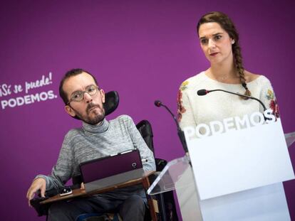 El secretario de Organización de Podemos, Pablo Echenique, y la portavoz, Noelia Vera.