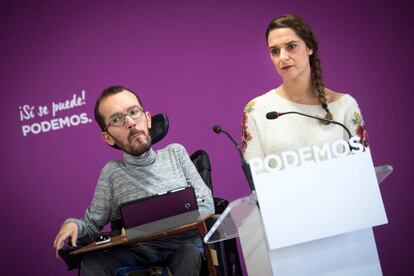 El secretario de Organización de Podemos, Pablo Echenique, y la portavoz, Noelia Vera.