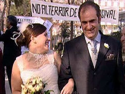 Los actores Mercè Martínez y Joaquín Climent, en un momento del rodaje.