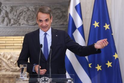 El primer ministro griego Kyriakos Mitsotakis, durante una conferencia de prensa en Atenas, el 27 de febrero de 2023.