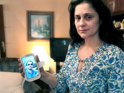 Julia Ordóñez, wife of police inspector José Antonio Martínez, who died on Sunday, holds up a cellphone image of her husband.