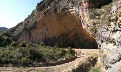 El abrigo conocido como Cova Gran en Les Avellanes-Santa Linya (Lleida).