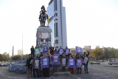 “Se trató de una acción que nos permite aparecer en un espacio público que no nos nombra, con nuestros propios nombres, con nuestra propia memoria", ha dicho una de las organizadoras de la acción, Javiera Manzi, al periódico El Mostrador.