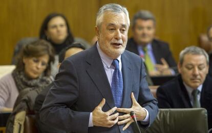 Griñán, durante su comparecencia en el Parlamento.
