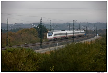 Un tren Intercity de Renfe en el trayecto de Sevilla a Barcelona, el pasado 2 de julio.