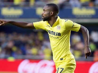 Bakambu celebra su segundo go.