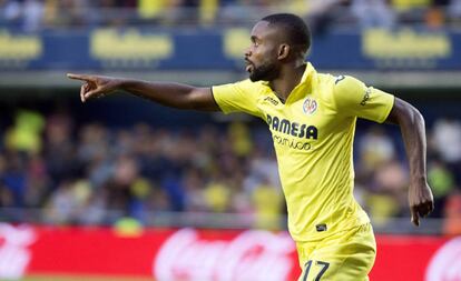 Bakambu celebra su segundo go.