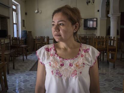 Verónica Ponniah regenta, con su familia, el hotel Victoria. Desde el estallido de la crisis petrolera, sufre importantes pérdidas.