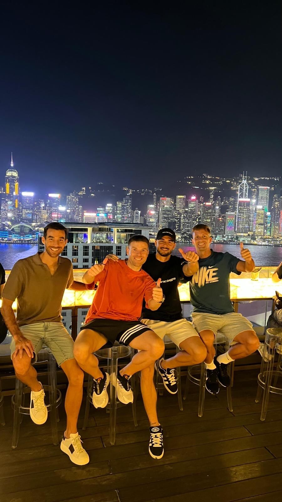 Asier Illarramendi, junto a sus compañeros españoles en el Kitchee SC de Hong Kong, en una imagen cedida por el jugador. De izquierda a derecha, Roger Riera, Illarra, Adrián Revilla y Leandro Martínez.