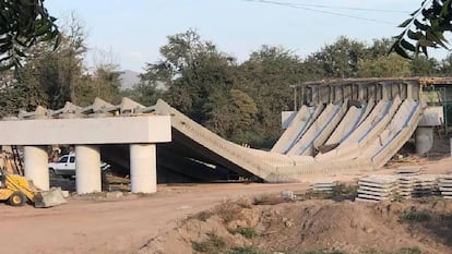 El nuevo puente El Quelite, colapsado cuando se encontraba aún en construcción en la carretera entre Mazatlán y Culiacán, en el Estado de Sinaloa.
