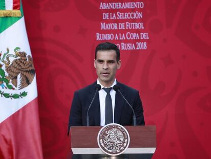 Márquez, durante la ceremonia de abanderamiento de México .
