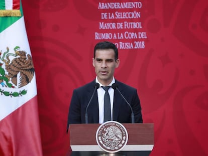 Márquez, durante la ceremonia de abanderamiento de México .