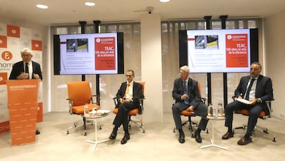 Valentín Pich, Xavier Suñé, José Antonio Marco y Agustín Fernández en una jornada conmemorativa por el centenario del TEAC.