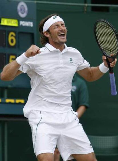 Juan Carlos Ferrero celebra su victoria sobre Janko Tipsarevic.