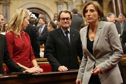 Neus Munté, Artur Mas i Carme Forcadell, abans de l'inici del ple al Parlament.