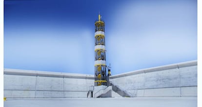 El faro de Valencia, el primero del mundo construido con materiales compuestos.